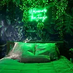 Thehottiehouse: Fun Fantasy Experience Apt On Blvd