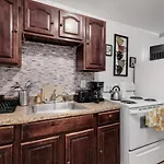 Renovated 2Br W Amenities