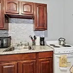 Renovated 2Br W Amenities
