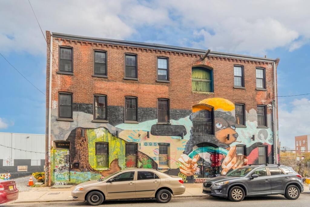 Chic Artist Flat On Fun Brewery & Restaurant Strip *
