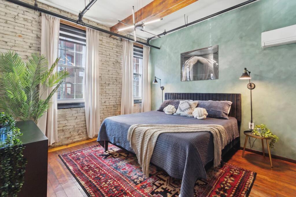 Apartment Chic Artist Flat On Fun Brewery & Restaurant Strip