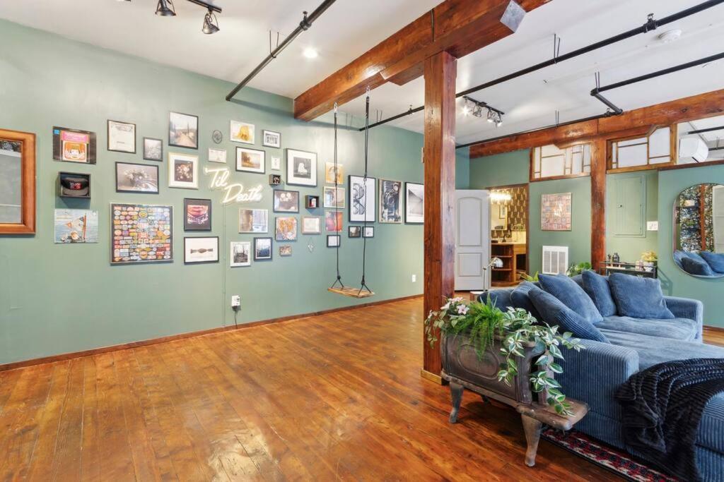 Chic Artist Flat On Fun Brewery & Restaurant Strip