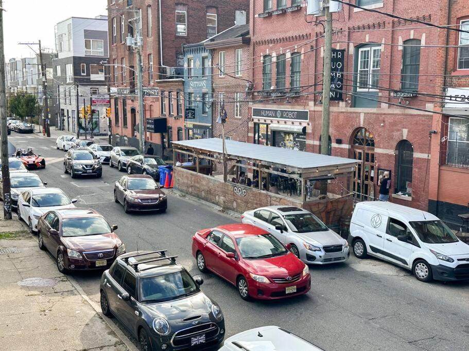 Chic Artist Flat On Fun Brewery & Restaurant Strip Apartment