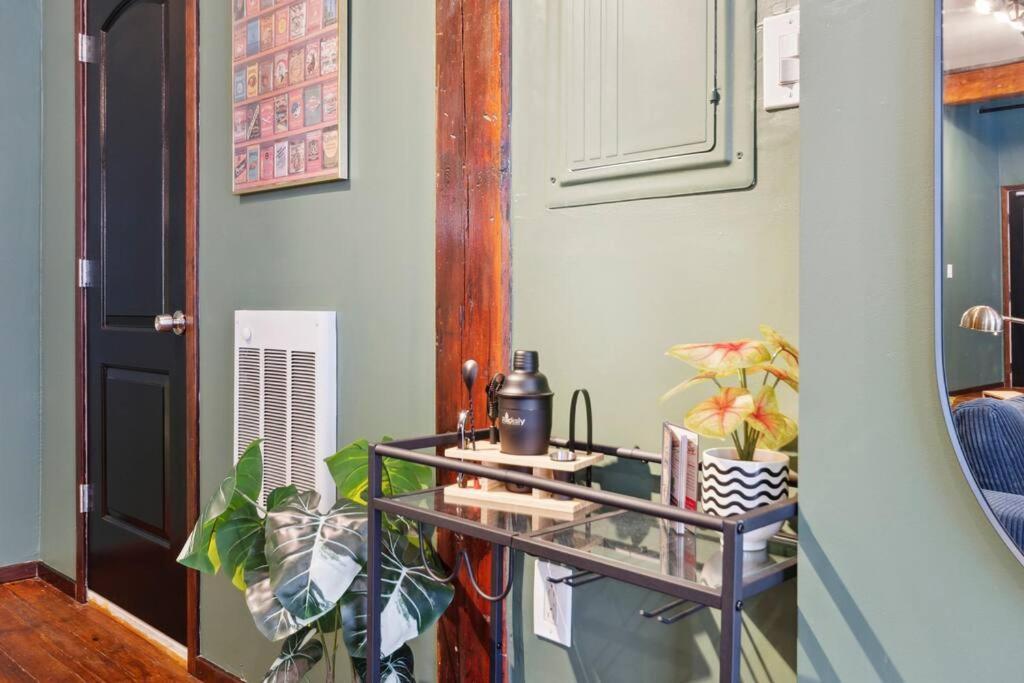Apartment Chic Artist Flat On Fun Brewery & Restaurant Strip Philadelphia