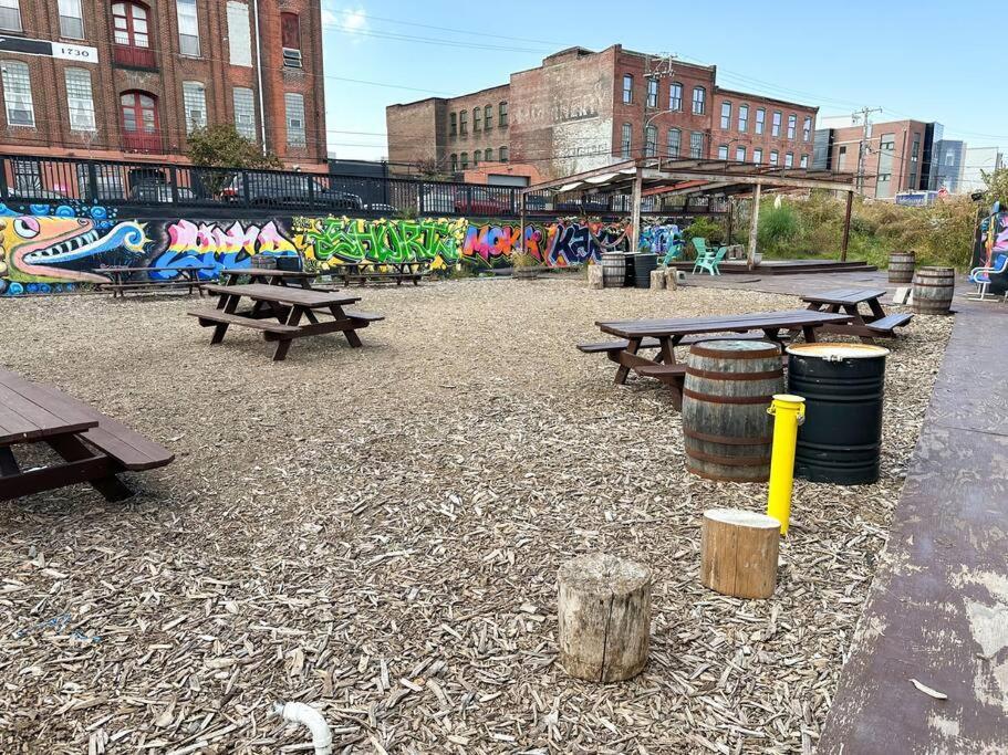 Chic Artist Flat On Fun Brewery & Restaurant Strip Apartment