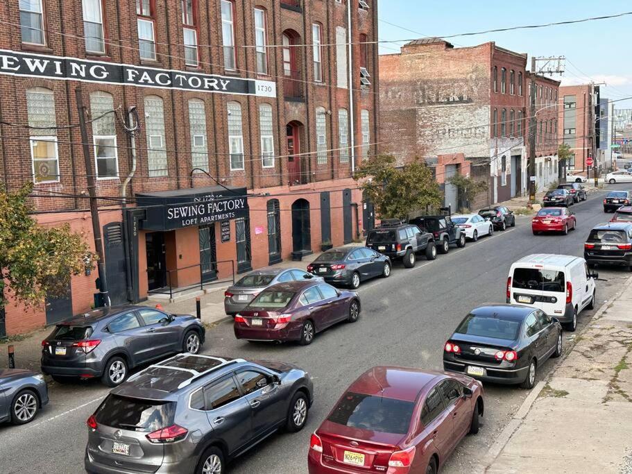 Chic Artist Flat On Fun Brewery & Restaurant Strip *