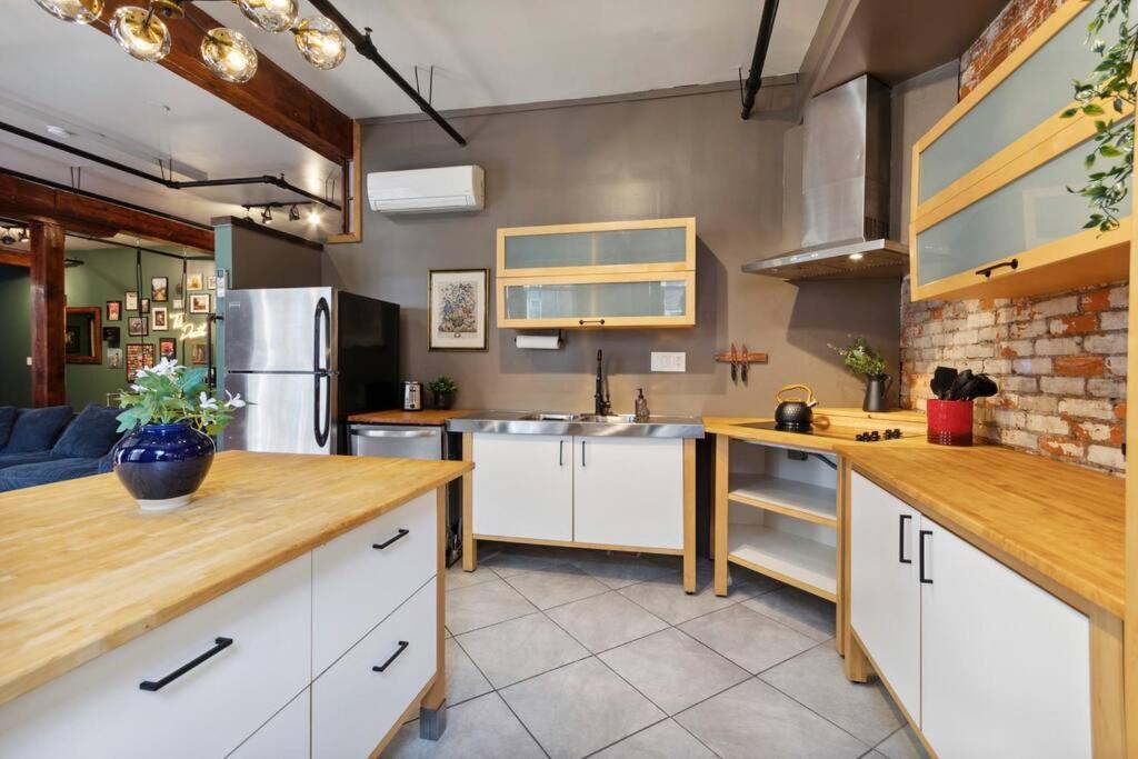 Chic Artist Flat On Fun Brewery & Restaurant Strip