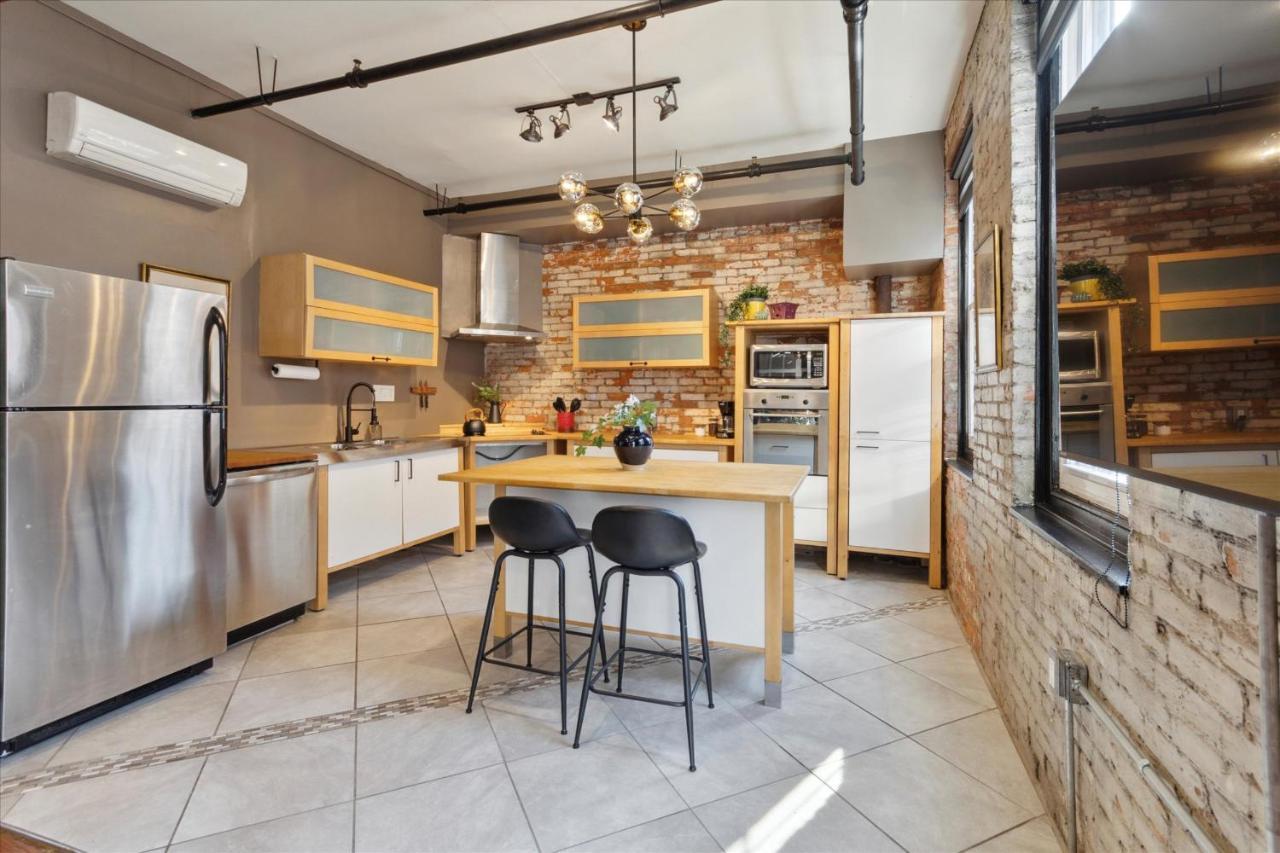 Chic Artist Flat On Fun Brewery & Restaurant Strip *