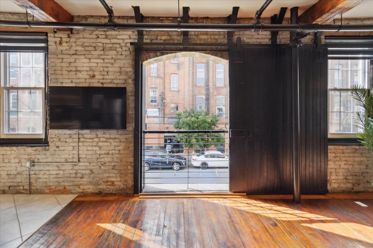 Apartment Chic Artist Flat On Fun Brewery & Restaurant Strip