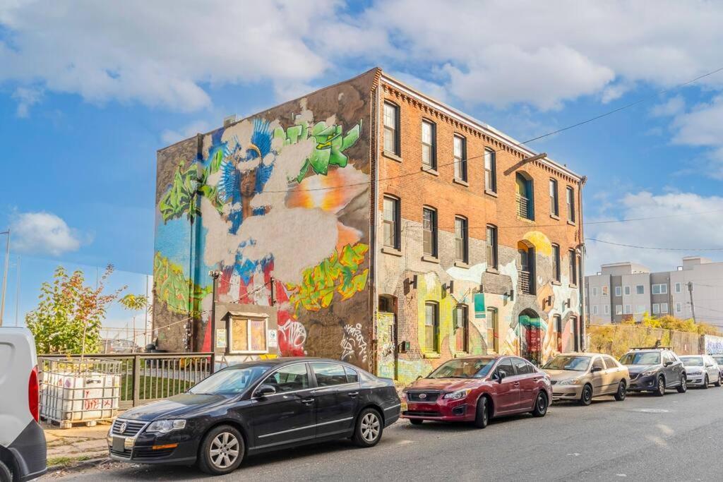 Chic Artist Flat On Fun Brewery & Restaurant Strip Apartment *