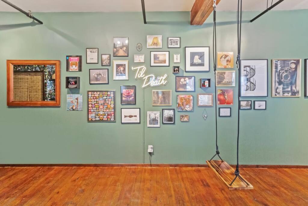 Chic Artist Flat On Fun Brewery & Restaurant Strip * Philadelphia