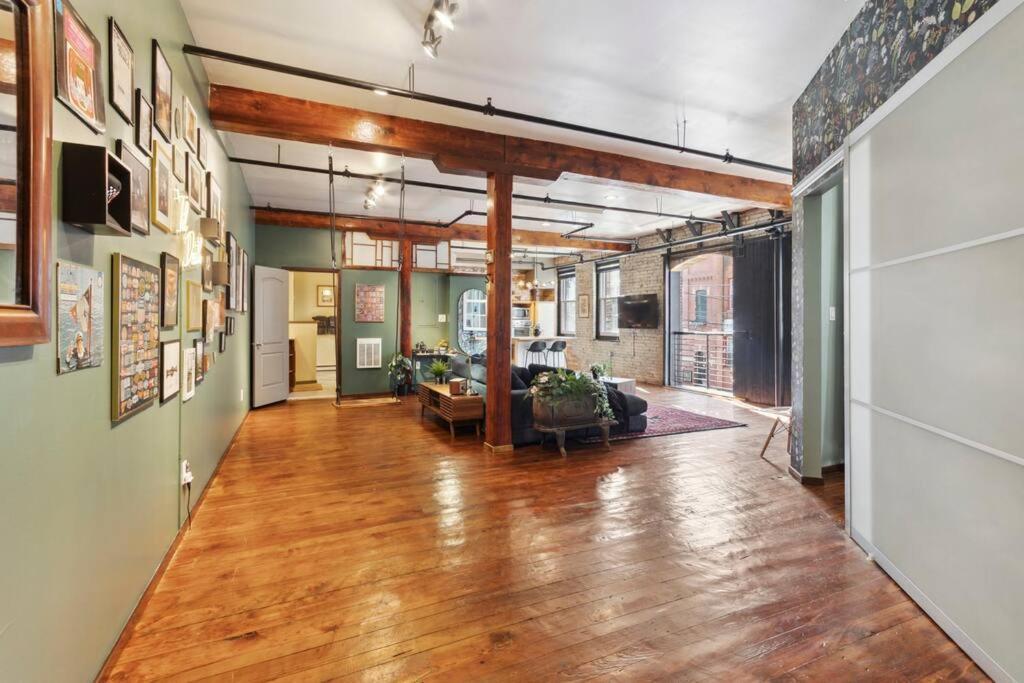 Chic Artist Flat On Fun Brewery & Restaurant Strip Apartment Philadelphia