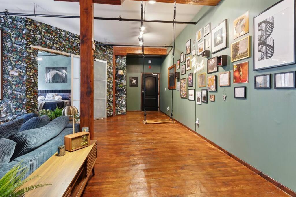 Chic Artist Flat On Fun Brewery & Restaurant Strip Apartment