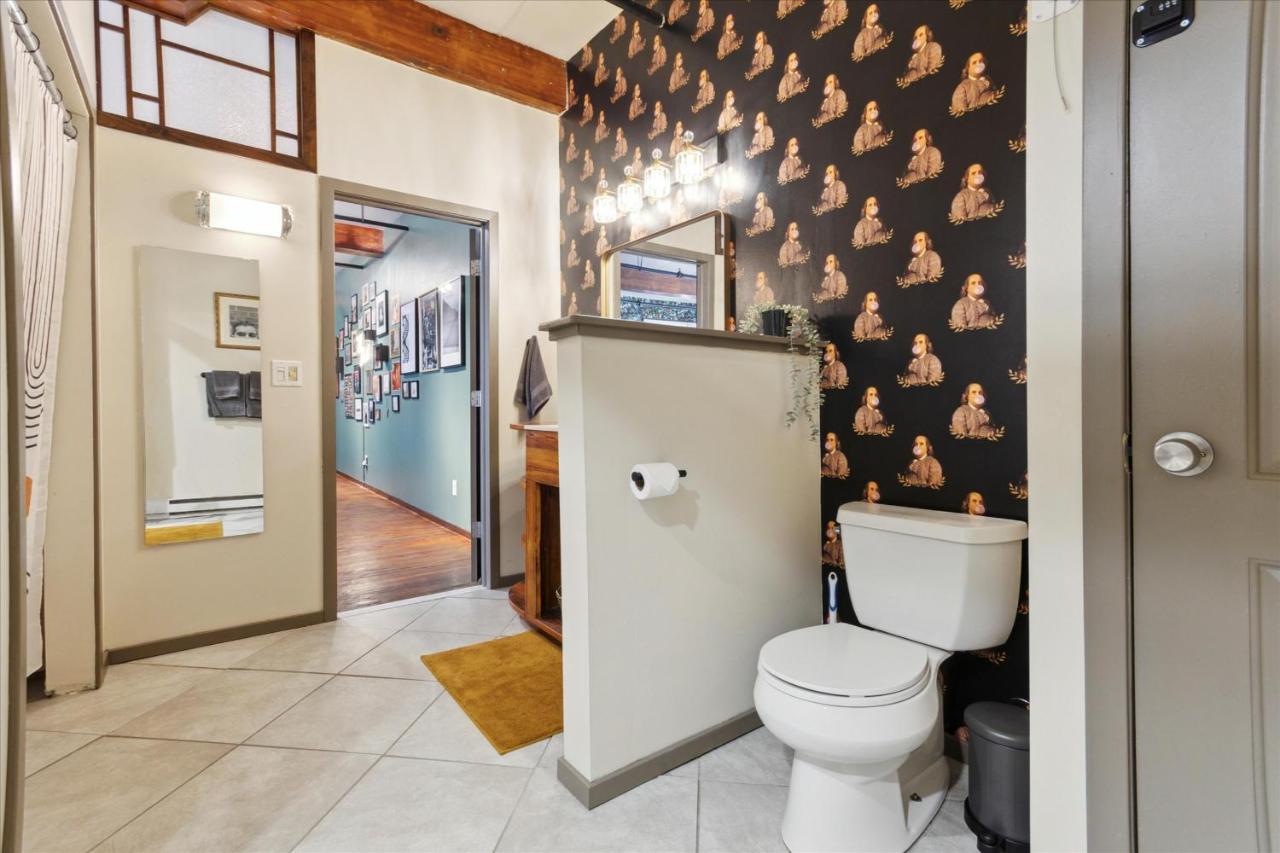 Apartment Chic Artist Flat On Fun Brewery & Restaurant Strip *