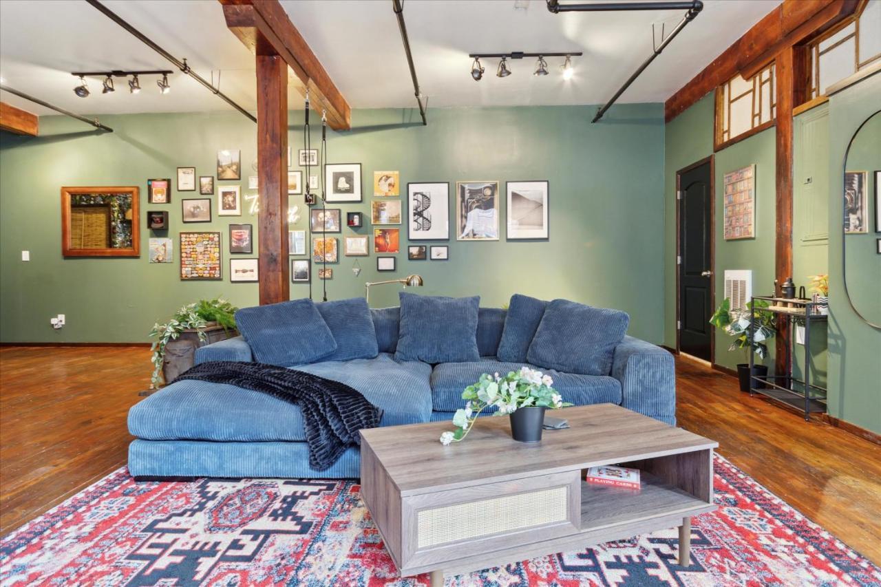 Chic Artist Flat On Fun Brewery & Restaurant Strip Apartment