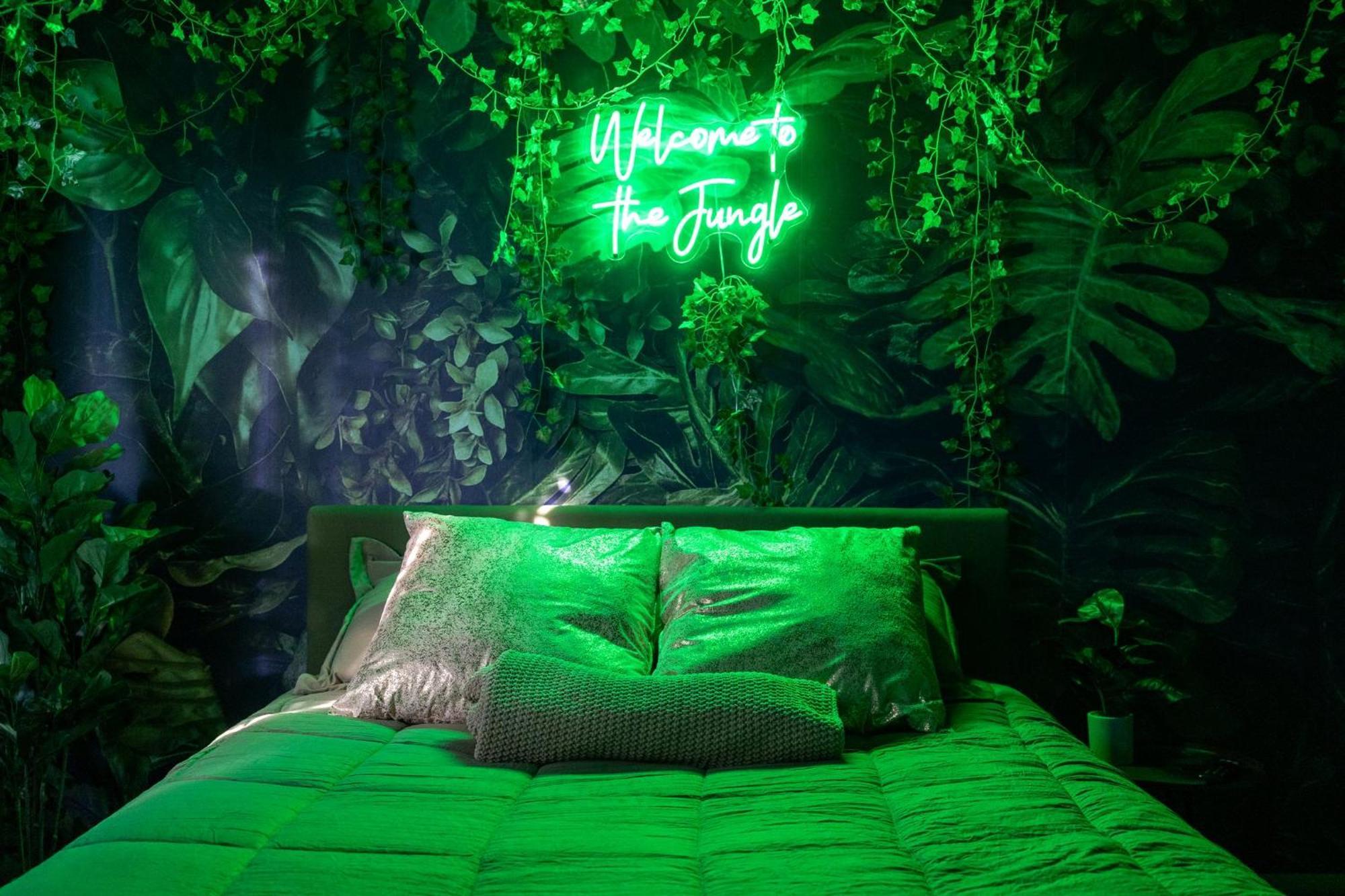 Thehottiehouse: Fun Fantasy Experience Apt On Blvd Apartment Philadelphia