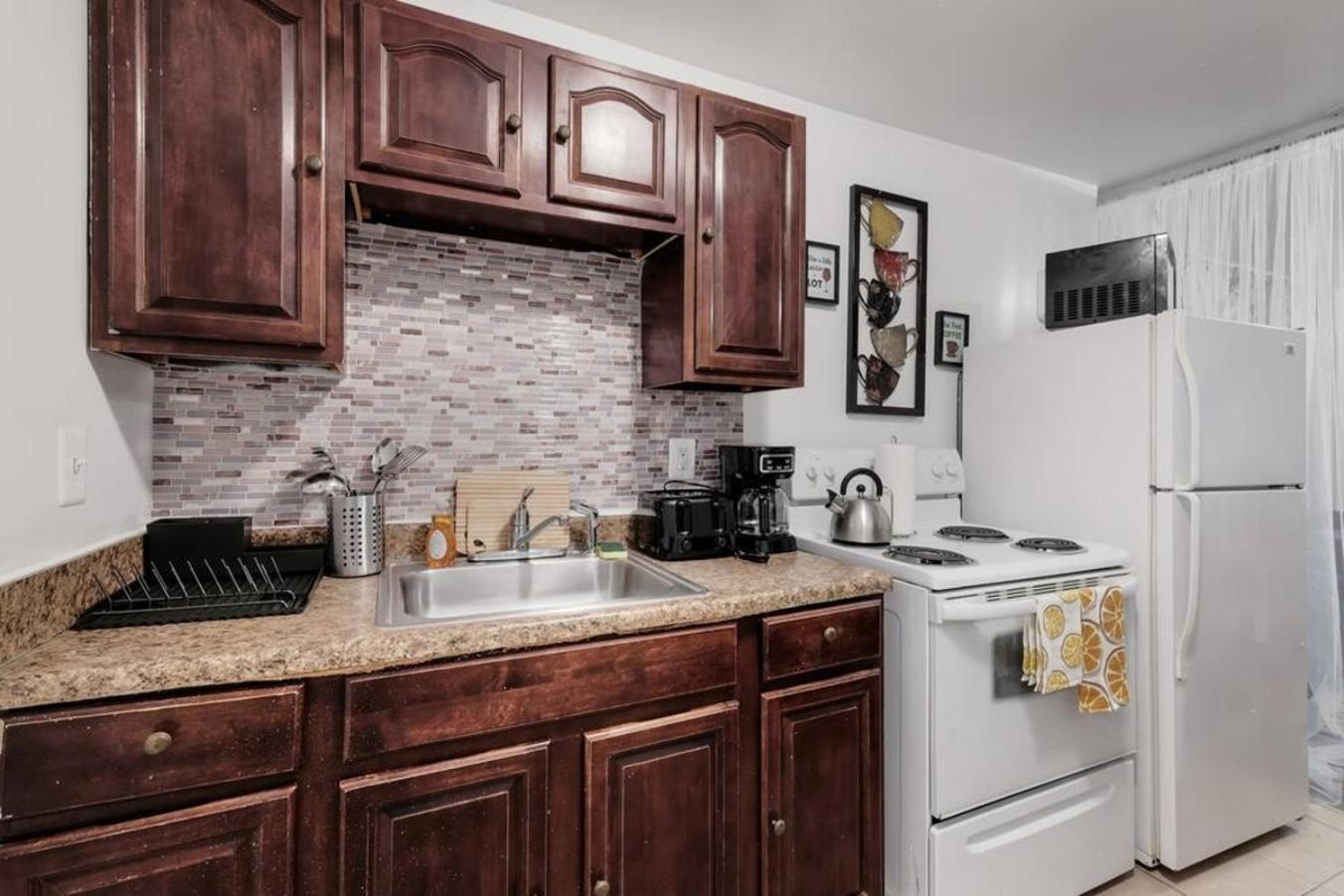 Apartment Renovated 2br W Amenities