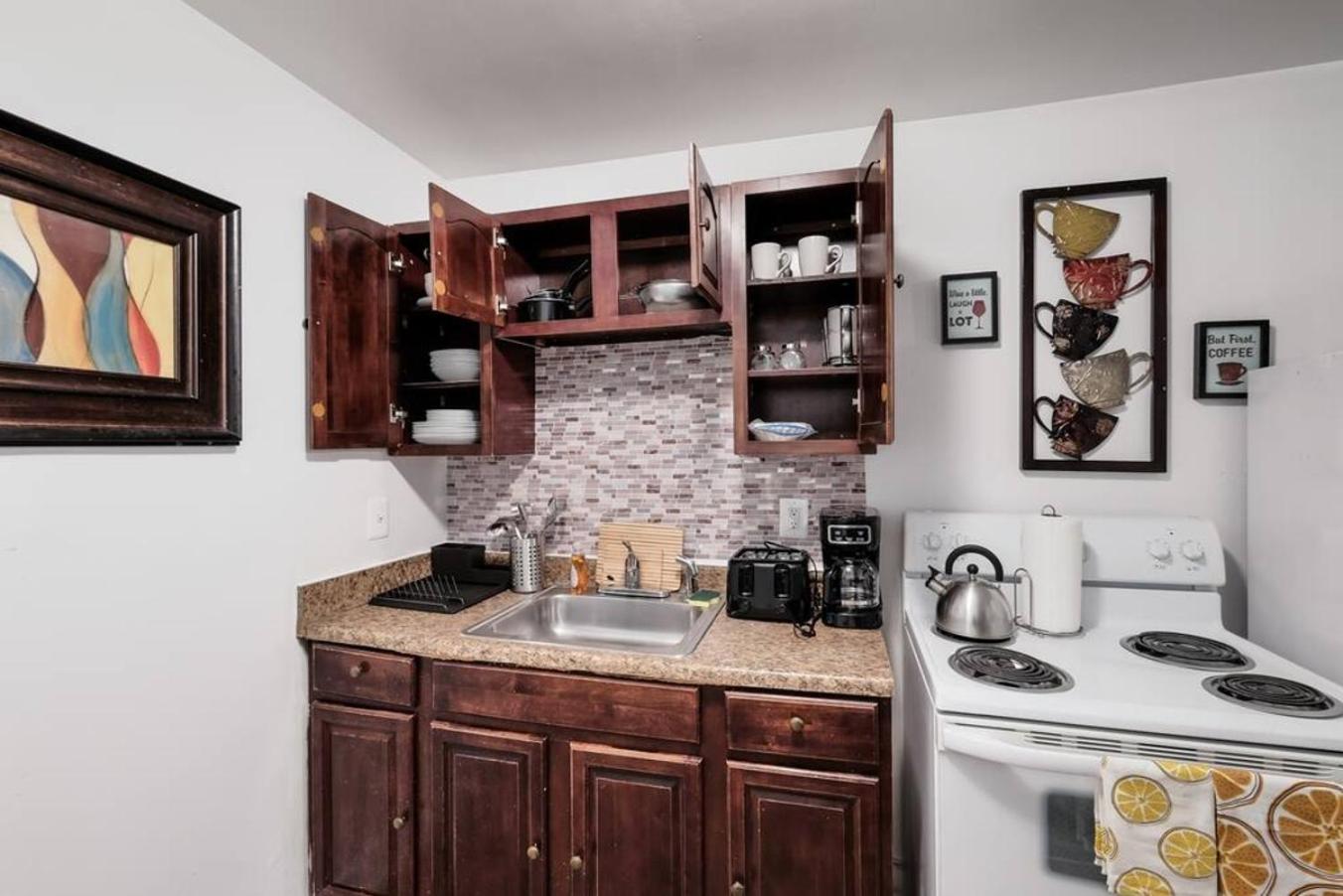 Renovated 2br W Amenities Apartment