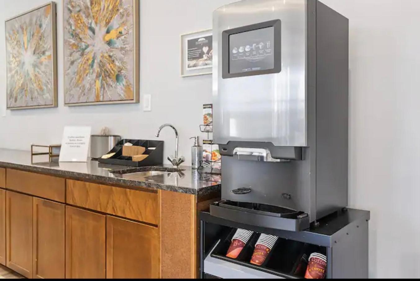 Modern W Rooftop Pool Apartment Philadelphia