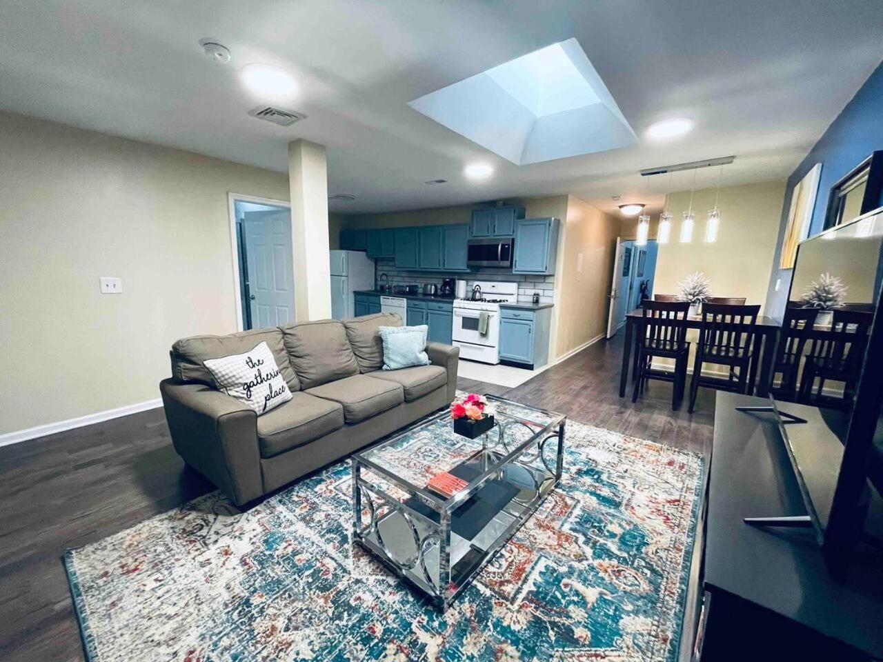 Lovely 1bd Near Magic Garden In Center Philadelphia