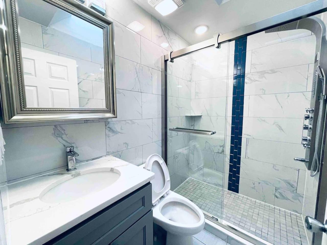 Lovely 1bd Near Magic Garden In Center *