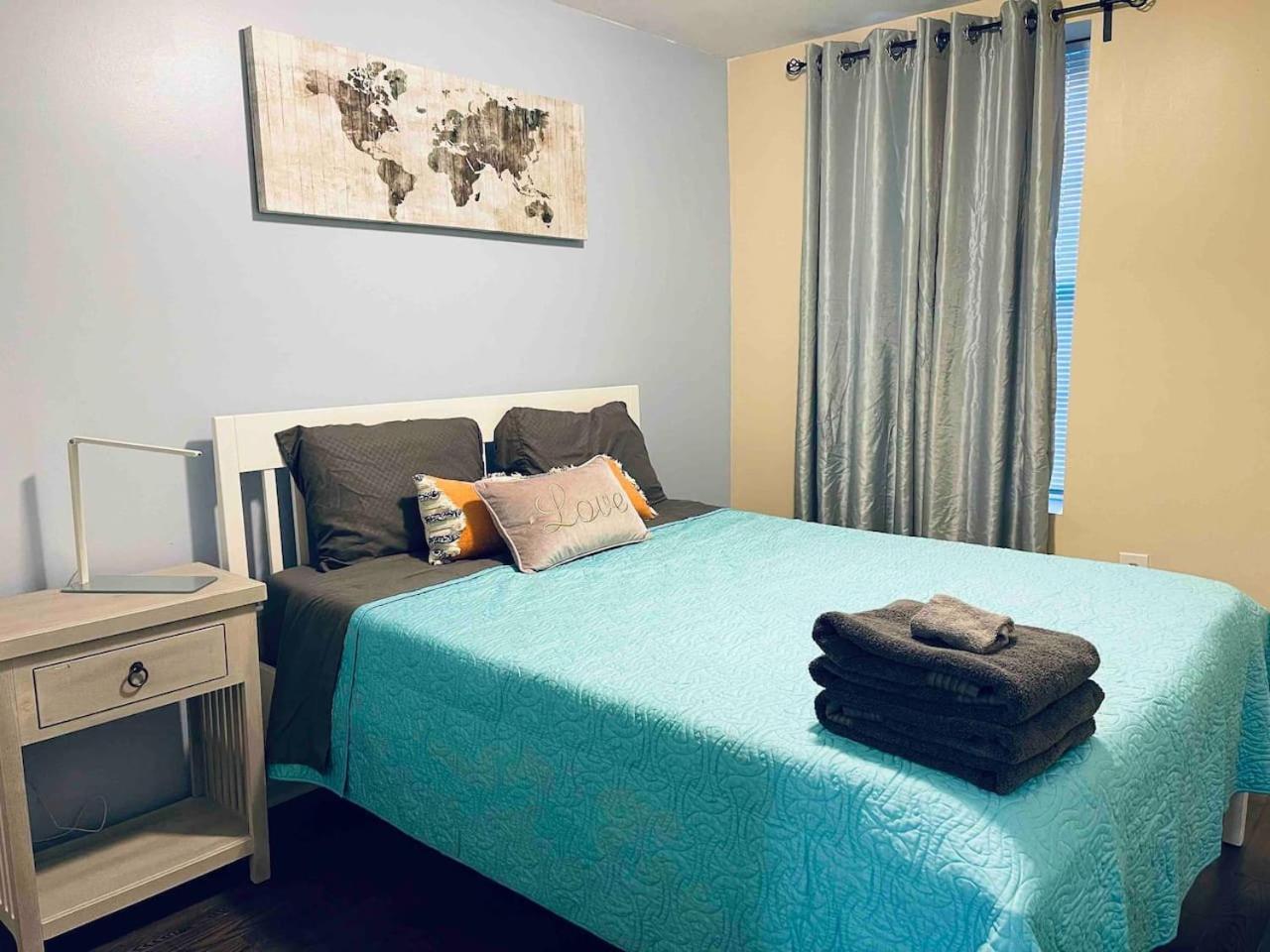 Lovely 1bd Near Magic Garden In Center * Philadelphia