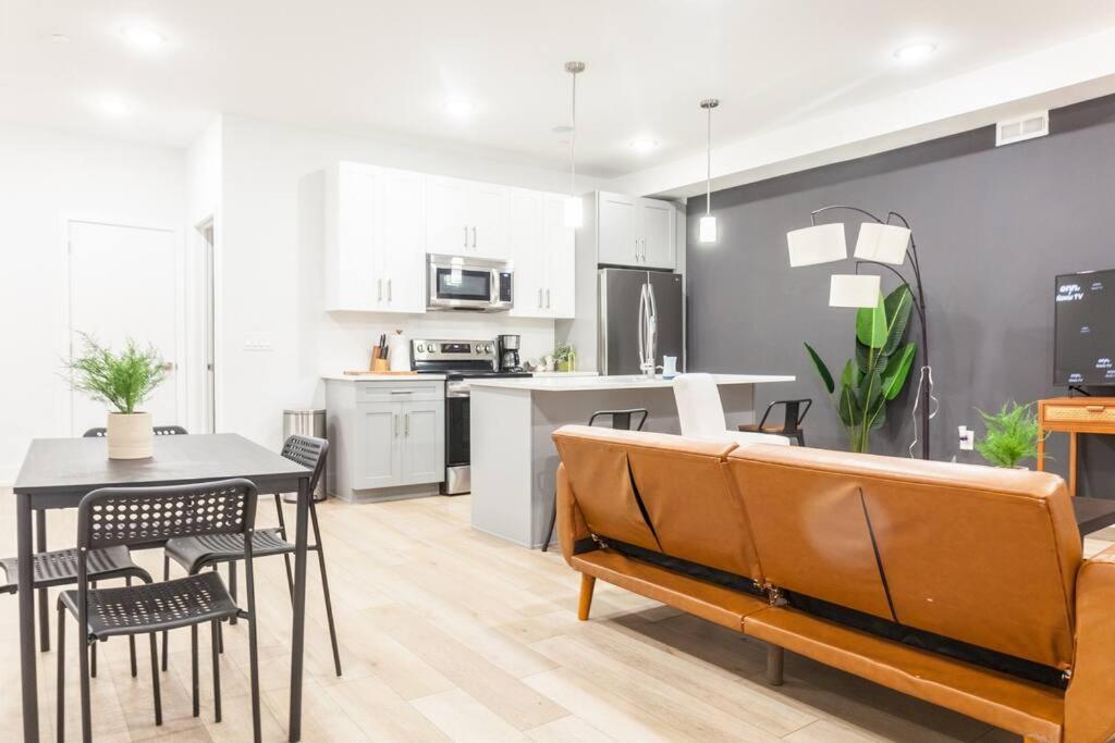Apartment 3bed-3bath+basketball+crib+central+modern