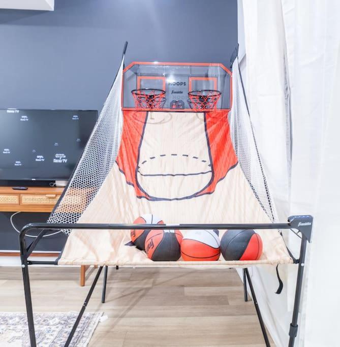 Apartment 3bed-3bath+basketball+crib+central+modern *