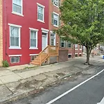 Walkable Philly Crash Pad In Coveted Passyunk!