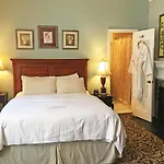 Morris House Hotel