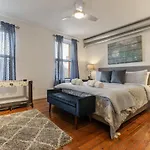 Luxury 1Br Old City-King Bed Walk To Liberty Bell & Independence Mall - Free Parking!
