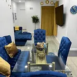 Goldie Lux - Best Luxury Stay