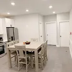 Modern 3 Bedroom 2 Ba With Patio