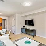Stylish & Great Location Next To The Convention Center