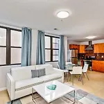 Stylish & Great Location Next To The Convention Center