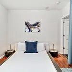 Cozy 1Bd Steps Away From Convention Center