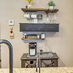 Cozy Philadelphia Rental Steps To Subway Station!