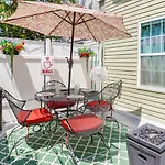 Cozy Philadelphia Rental Steps To Subway Station!