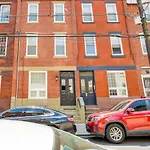 Cozy Philadelphia Rental Steps To Subway Station!