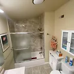Studio W Full Kitchen Fast Wifi 60 Inch Tv