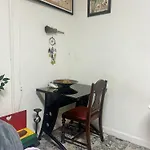 Charming Studio Flat Near Center City