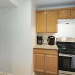 Stroll To Main St: 2Br On The Park