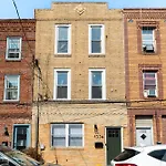 1 Bedroom Passyunk Ave Stunner- Perfect Location