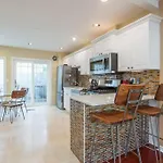 Walk Everywhere From Renovated 3Bd Bella Vista Gem