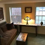 Center City Townhome In Quiet Courtyard