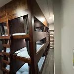 Philly Coed Dorm!! 15 Min Train To Center City!!