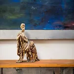 One-Of-A-Kind Artist\'S Chalet In Fairmount