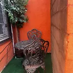Charming Studio Flat Near Center City