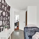 Open Flat By Park & Metro