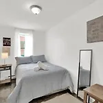 Open Flat By Park & Metro